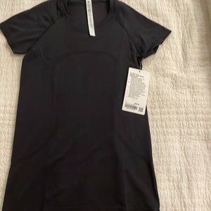 Lululemon new with tags swiftly tech 2.0 short sleeve black size 4